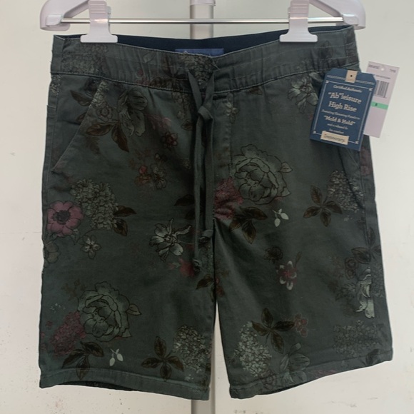 Democracy Pants - Democracy High Waist Floral Shorts - Green